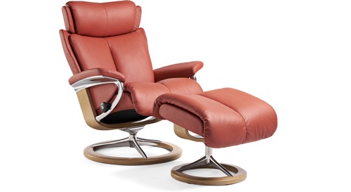 Stressless® Magic Leather Recliner - Signature Base Stressless® Magic Leather Recliner - Signature Base